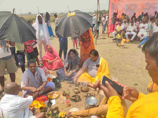 लक्ष्मी-नारायण यज्ञ का आयोजन, किया गया ध्वजारोहण